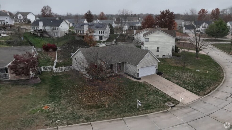 3409 Daybreak Ln, Saint Charles, MO 63303 - photo 2