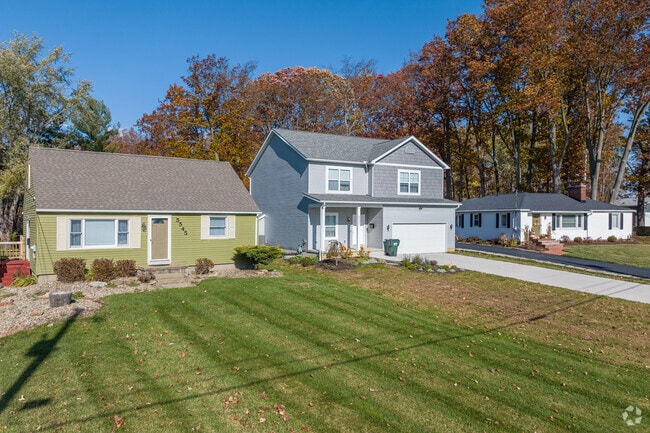 A variety of home styles are available in Lake Cable.