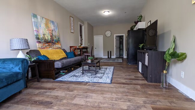 902-904 W Locust St unit 902, Davenport, IA 52804 - photo 3