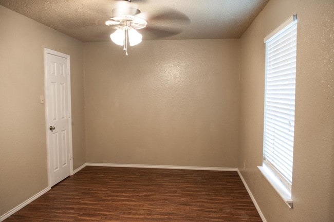 115 Bernard St unit 4, Denton, TX 76201 - photo 6