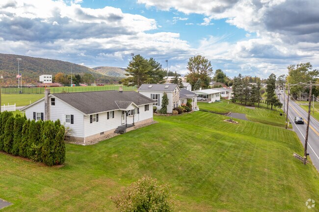 Ranch homes in Valley View generally offer spacious yards for family recreation.