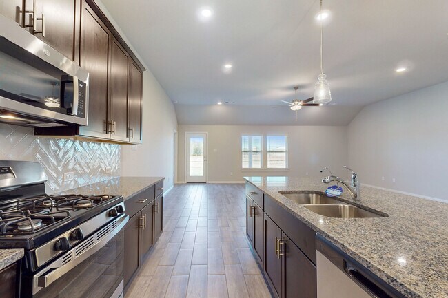 3129 Royal Throne Ct unit 36472339, Denton, TX 76208 - photo 6