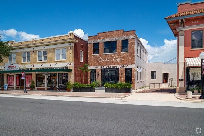 The old historic buildings in Downtown Sebring have been restored.
