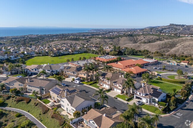 Elevated views of Marblehead Elementary School and the San Clemente landscape.