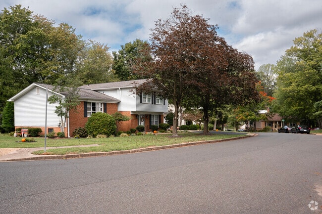 Discover the Charming Split-Level Homes of Four Seasons Neighborhood.