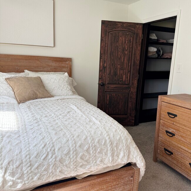 951 Tecumseh St unit B, Indianapolis, IN 46201 - photo 5