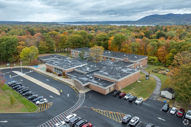 Cornwall Elementary School has an overall A-grade on Niche, with a student-teacher ratio of 16:1 and 577 students in grades K-4