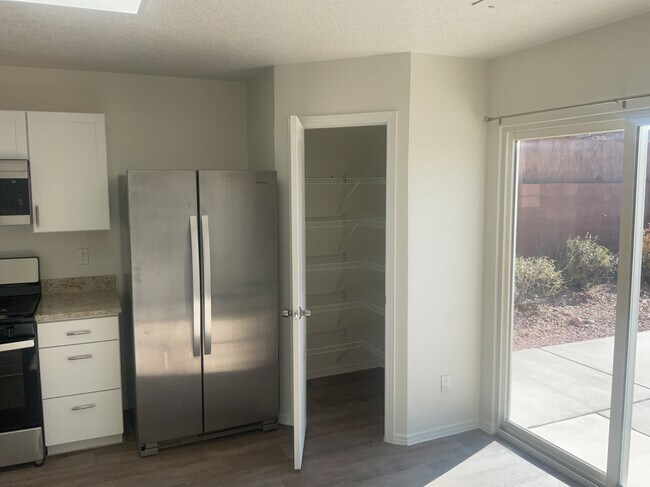 1008 Desert Paintbrush Loop NE, Rio Rancho, NM 87144 - photo 3