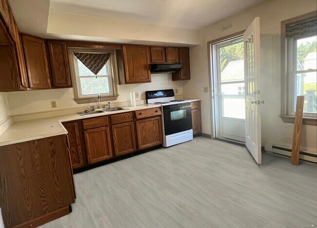 11 Loughran Dr unit 11 Loughran, Corinth, NY 12822 - photo 5