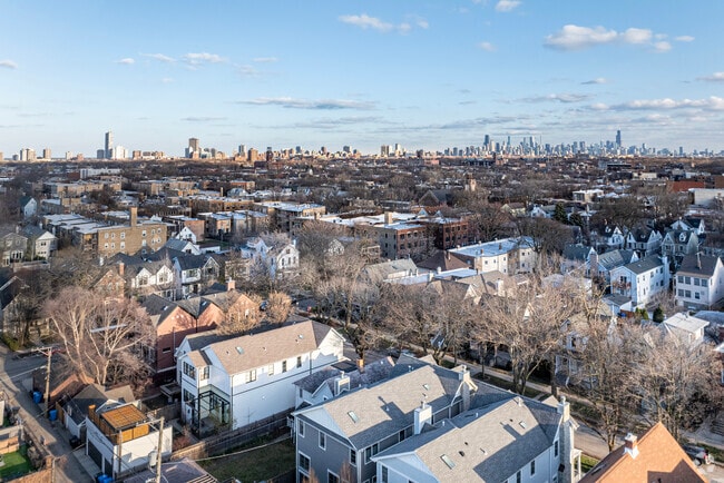 With close proximity to downtown and a abundance of transit, Ravenswood is well connected.