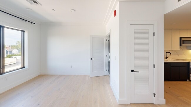 84 Braintree St unit 50 leo 405, Boston, MA 02134 - photo 2