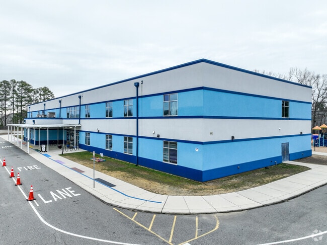 The drop-off line at Mallard Creek STEM Academy.