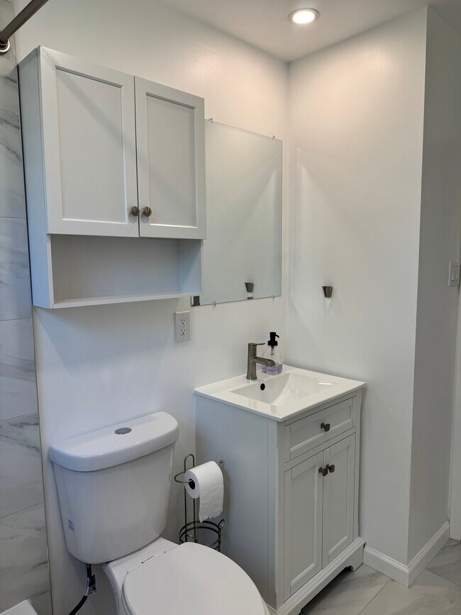 536 Kalmia St unit B - upstairs unit, Warminster, PA 18974 - photo 7