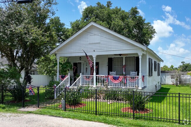 Large well maintained lawns are abundant in Bridge City.