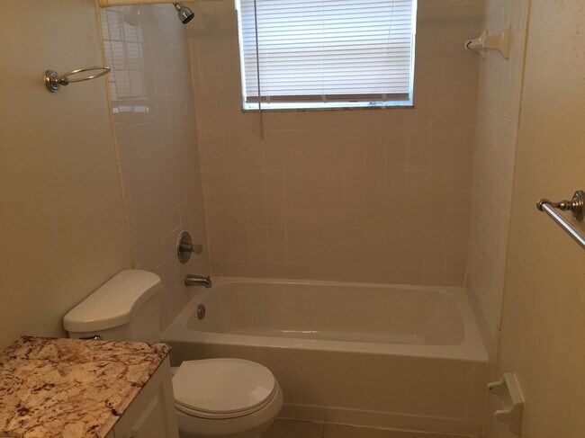 942 San Christopher Dr unit B, Dunedin, FL 34698 - photo 4