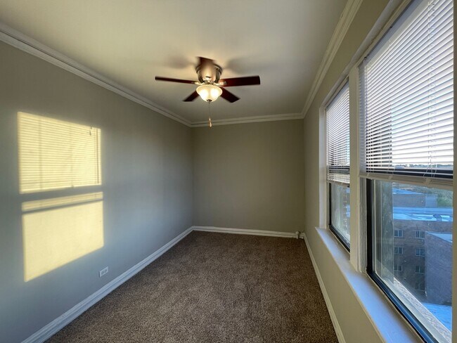 831 W Bradley Place unit 661-801, Chicago, IL 60613 - photo 5