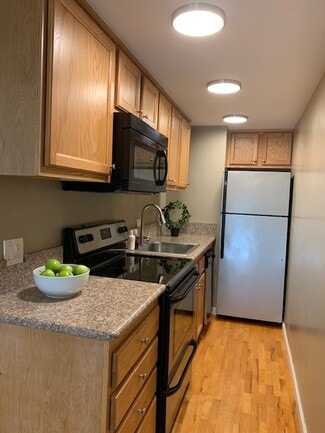 11714 Goshen Ave, Los Angeles, CA 90049