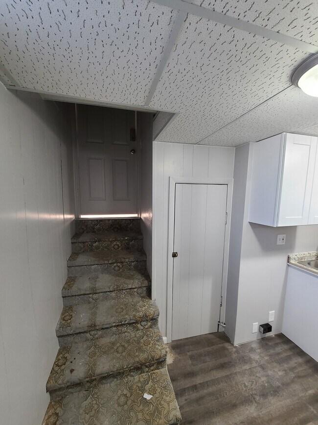 1915 Seymour Ave unit 4, Cheyenne, WY 82001 - photo 4