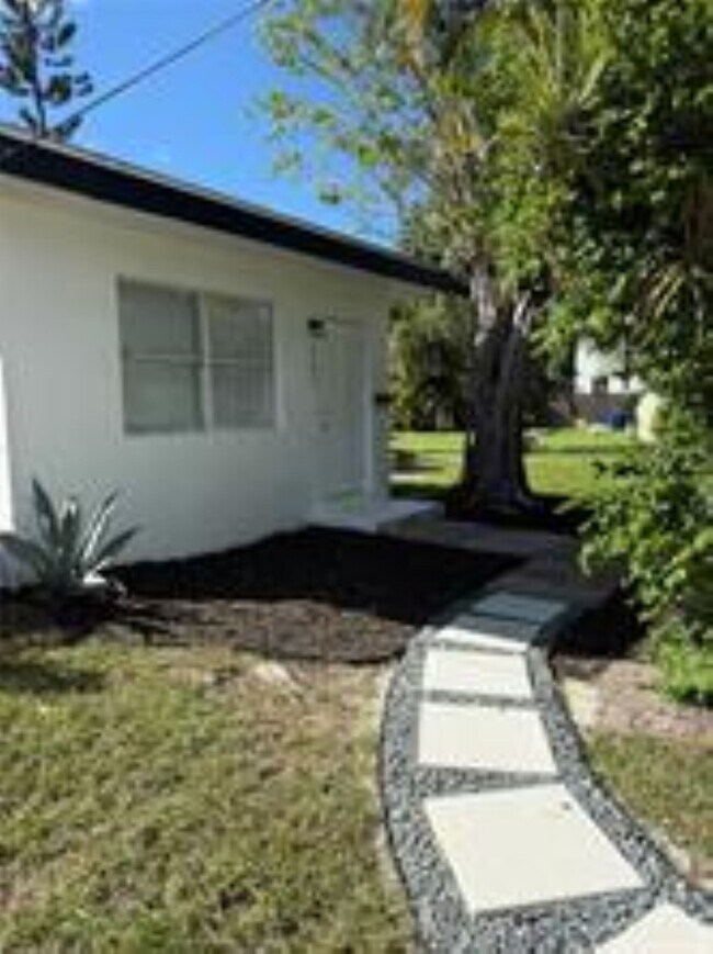 1827 N Dixie Hwy unit 2, Fort Lauderdale, FL 33305 - photo 7