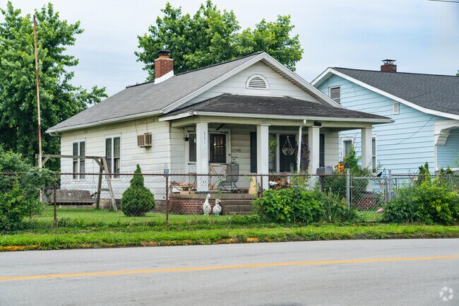 Most of Business 41 is comprised of single-story houses built between the 1920s and 1960s.