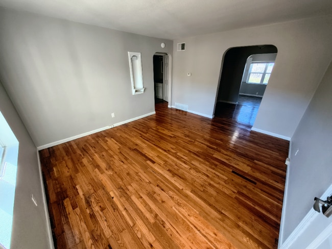 1114 Madison St unit 2, Jefferson City, MO 65101 - photo 2