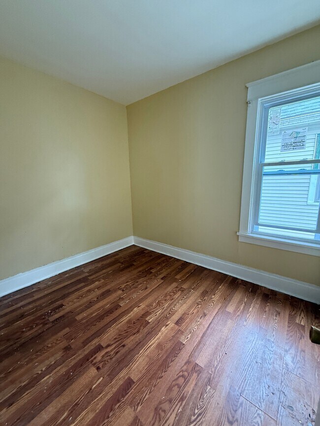 412 Cornwall Ave unit Upper, Buffalo, NY 14215 - photo 5