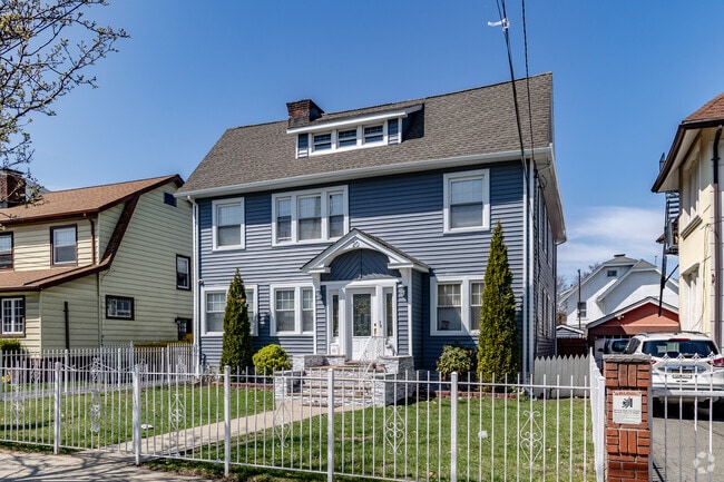 Upper Roseville features Colonial Revival homes, showcasing classic architecture and timeless elegance.