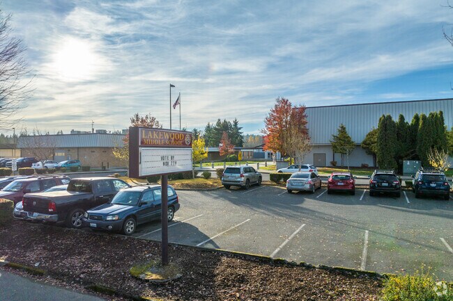 Lakewood Middle School offers after-school activities.