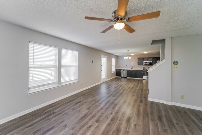 150 Declaration Dr, Greenwood, IN 46143 - photo 6