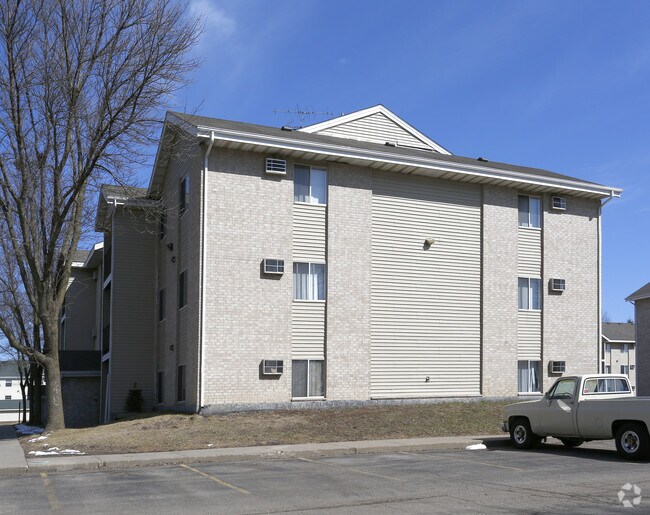 Evergreen Square Apartments, Buffalo, MN 55313 - photo 7