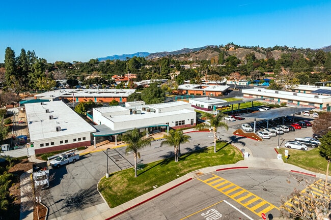 Sumner Elementary School is Public and serves students in grades K-6.