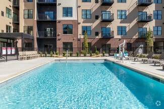 250 Plaza Cir, Mundelein, IL 60060