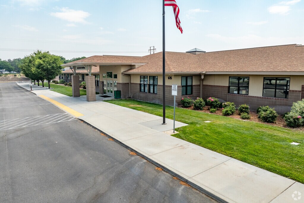 Bus loading zone at Lake Ridge Elementary.
