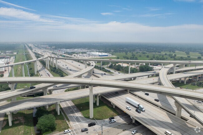 Cinco Ranch sits near I-10, providing easy access to Houston's attractions.