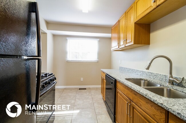 1880 Queensrowe Place, Columbus, OH 43227 - photo 7