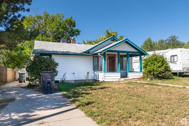 Bungalow-style homes are frequent in Lake Minnehaha.