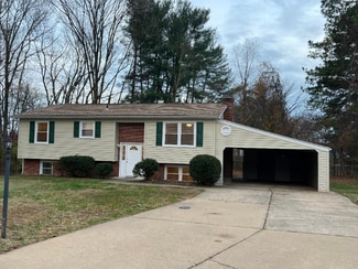 4525 Greenfield Dr, Fredericksburg, VA 22408