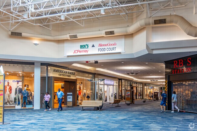 The Kentucky Oaks Mall has all the big brands you can think of near Fairfield.