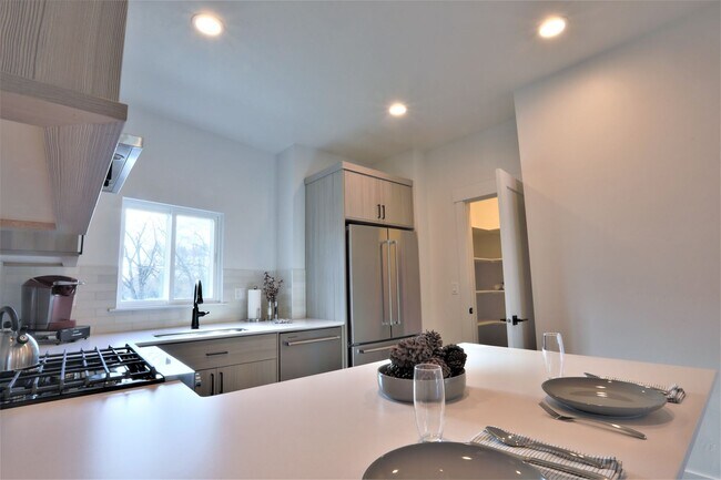 Carlsbad Crossing, Boise, ID 83703 - photo 3