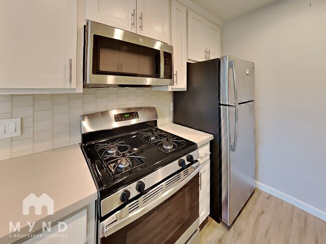 2336 Villanova Cir unit 8, Sacramento, CA 95825 - photo 3