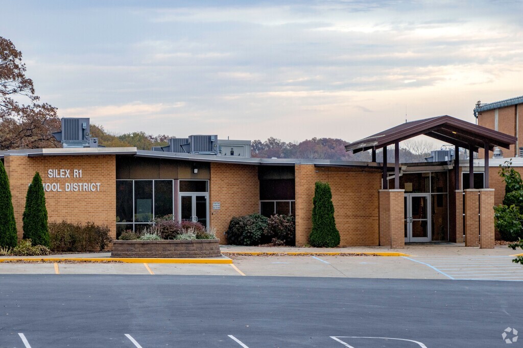 Silex High School serves students in the Lincoln County community.