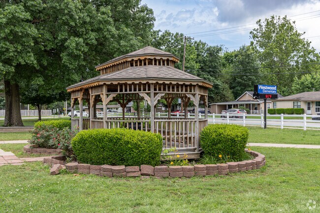 Westwood Elementary School has a student-teacher ratio of 17.