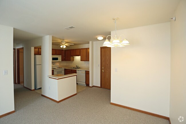Quail Pointe Apartment Homes, Pewaukee, WI 53072 - photo 5