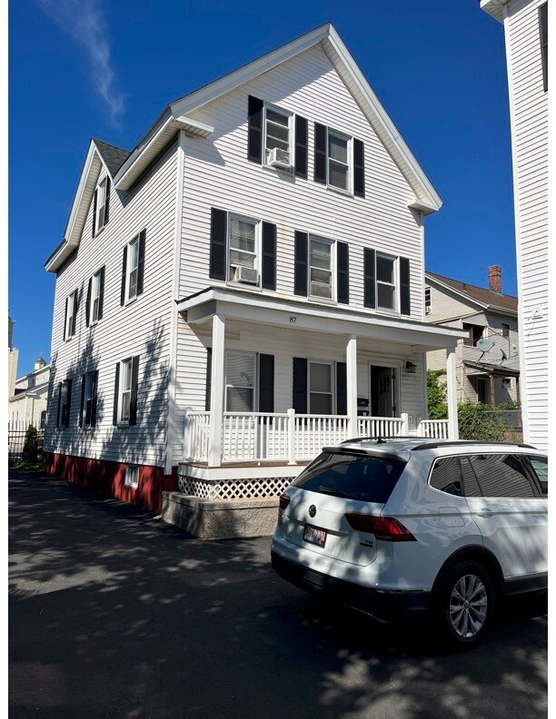 87 Endicott St, Worcester, MA 01610