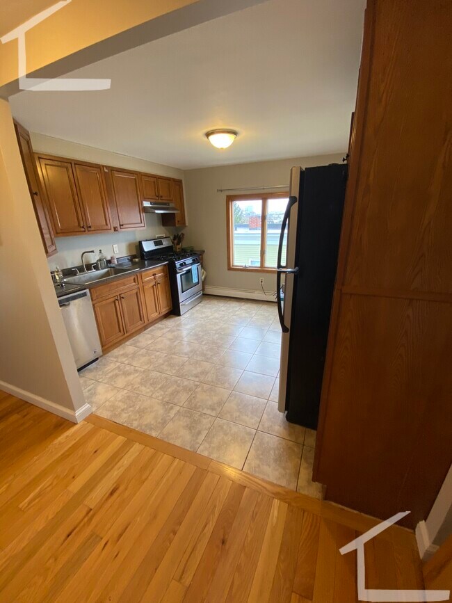 93 Glen St unit 3, Somerville, MA 02145 - photo 2