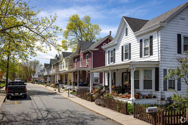 Near Main Street and state Route 31, Hampton’s colonial, American Foursquare and ranch-style homes sit close together along hilly streets.