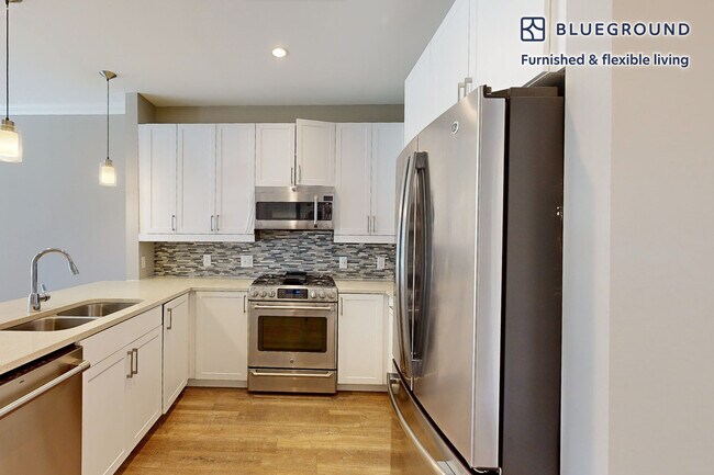 240 E Shore Rd unit FL4-ID1285A, Great Neck, NY 11023 - photo 4