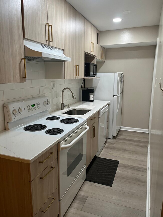 7 Wexford Dr unit Gwynedd club, North Wales, PA 19454 - photo 4