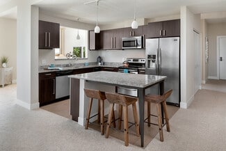 4041 N Oakland Ave, Shorewood, WI 53211