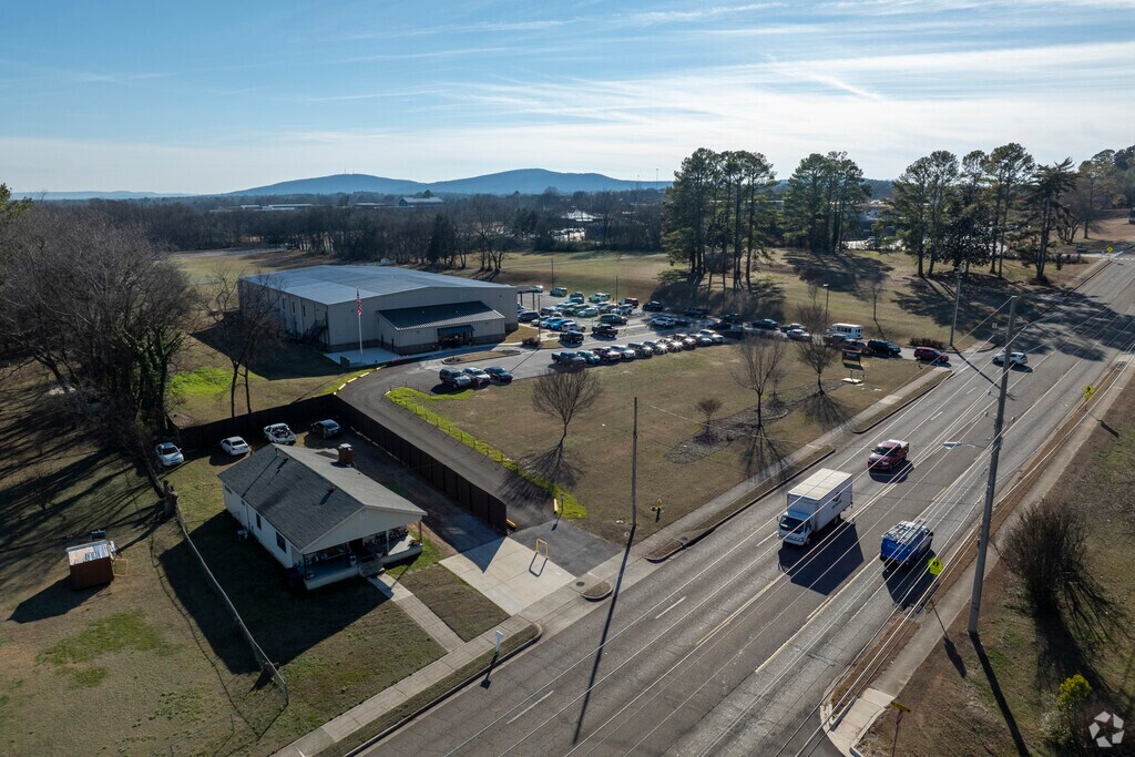 Full campus of Valley Fellowship Christian Academy in Huntsville Alabama.